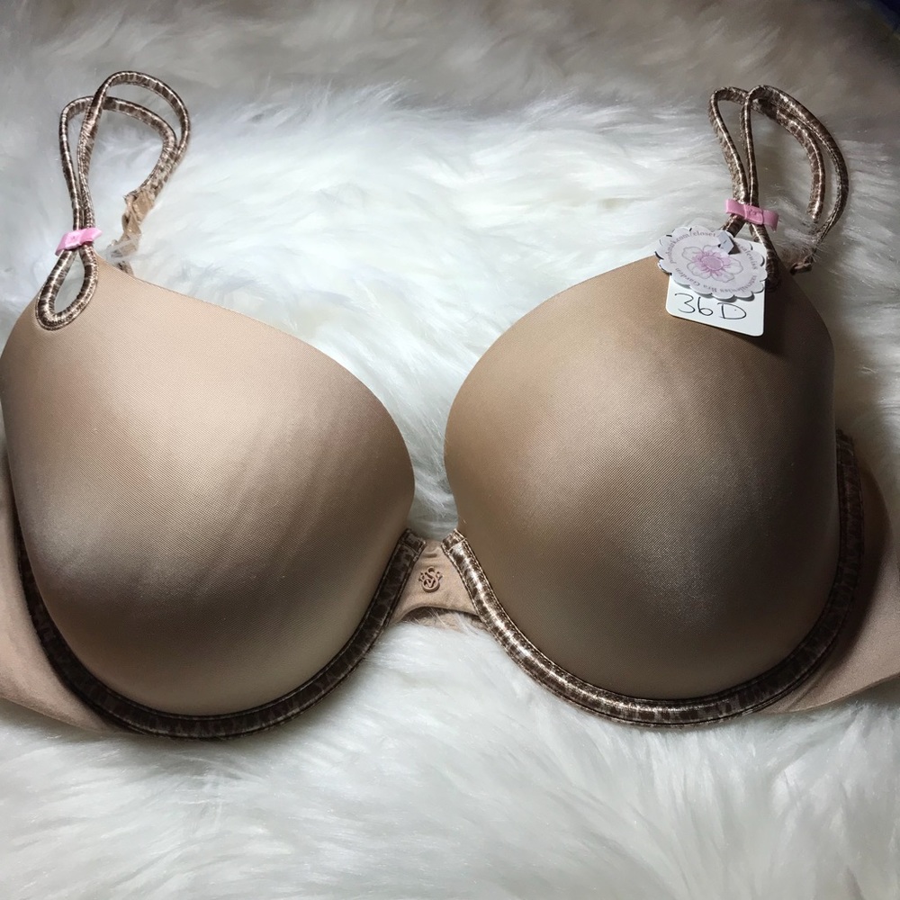 🏵 Victoria’s Secret 36D Padded Underwire Adjust
